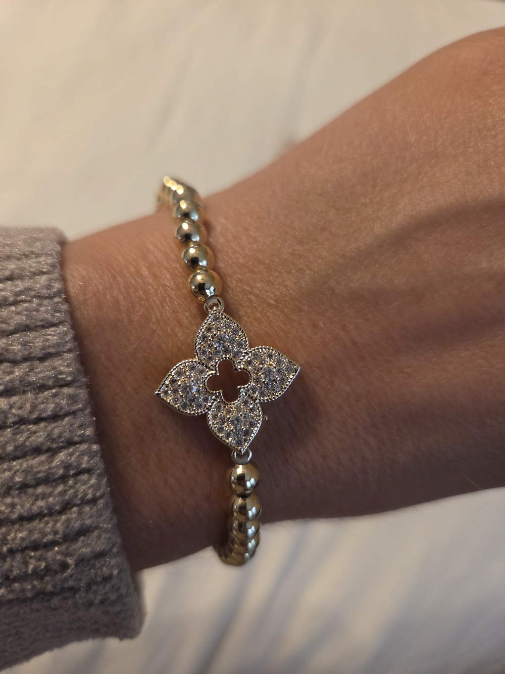 Gold Beaded Clover Pendant Bracelet - Elegant Women's Jewelry